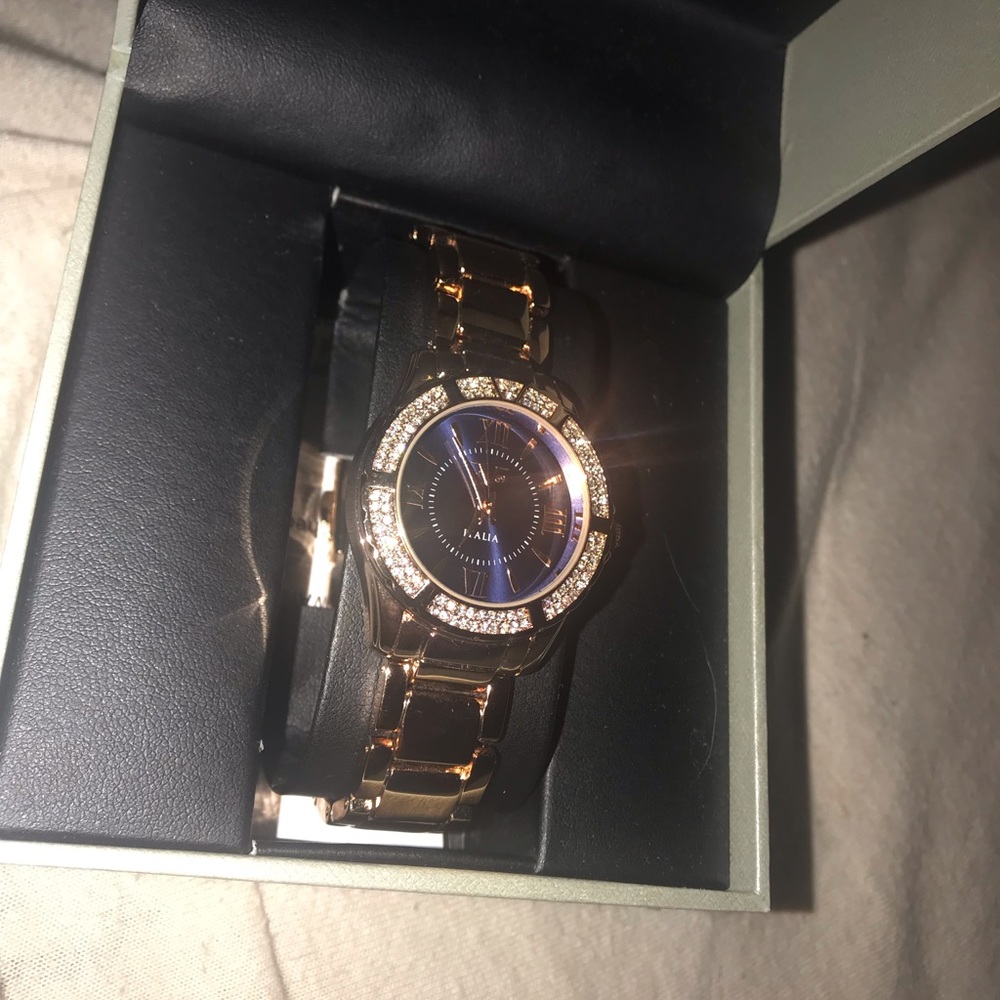 watch - Picture 3 of 5